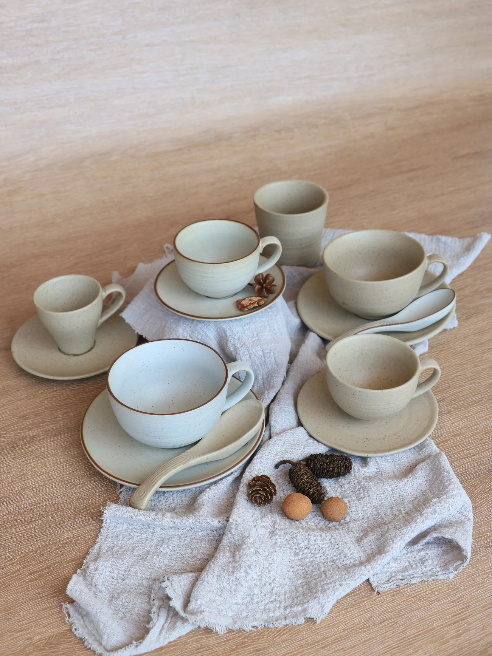 Ivory hotel tableware set with cups and bowls - product photograph