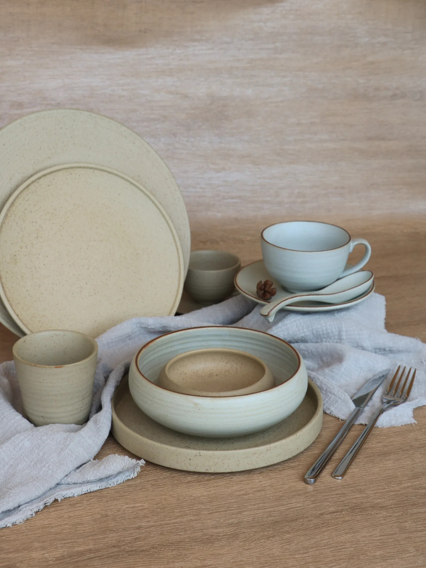 Ivory hotel tableware set with cups and bowls - product photograph