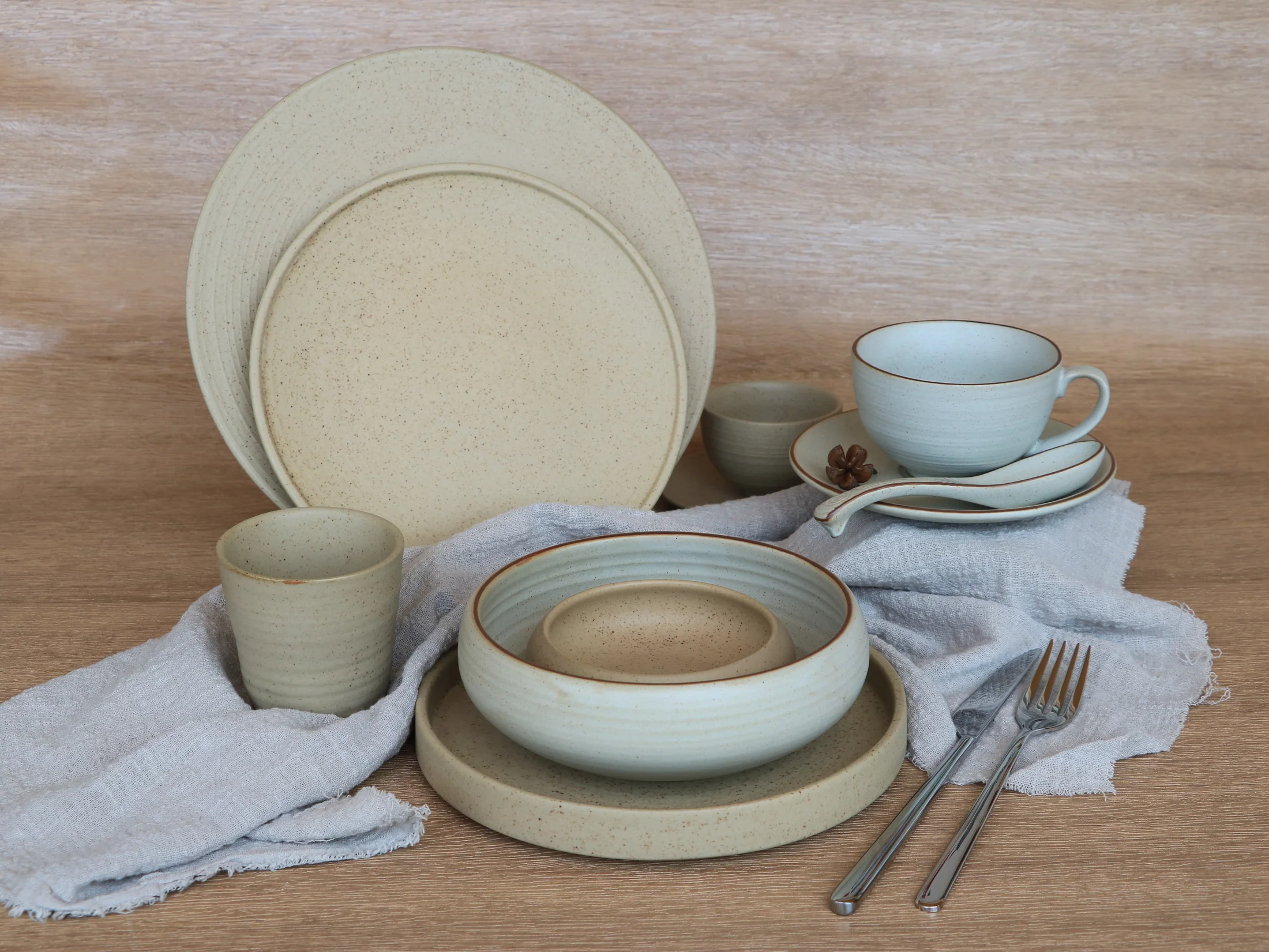 Ivory hotel tableware set with cups and bowls - product photograph