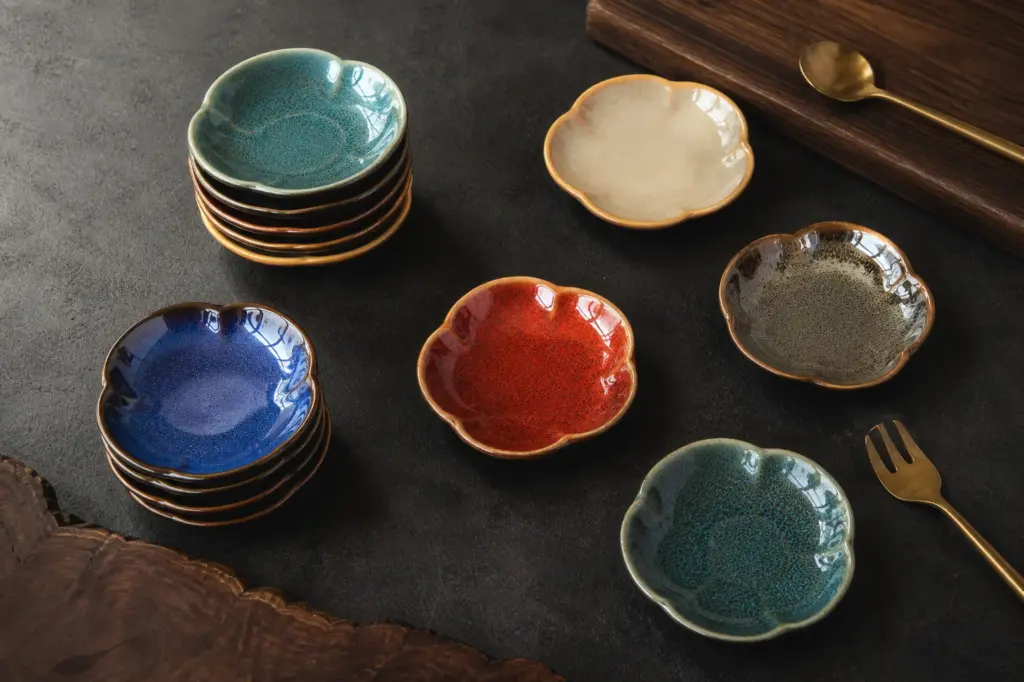 Petal-shaped condiment dishes in mixed colours - full collection overview